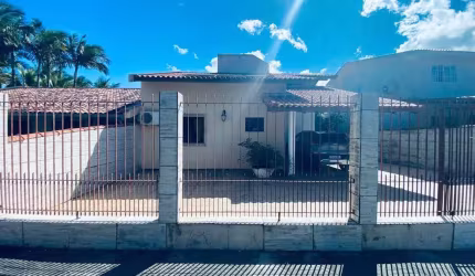 Casa de 4 dormitórios à venda no Campeche Leste
