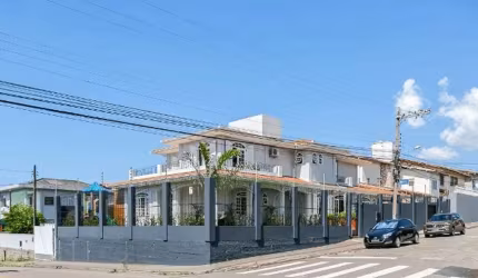 Casa comercial no Jardim Atlântico