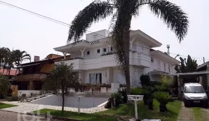 Casa à venda em Jurere Oeste com 400 m², 5 quartos
