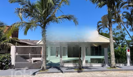 Casa à venda em Praia Brava com 363 m², 4 quartos,