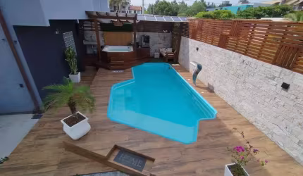 Casa de 3 dormitórios para locação no Campeche