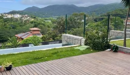 Casa à venda em Lagoa da Conceição com 234 m², 3 q