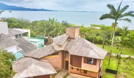 Casa à venda em Jurere Oeste com 300 m², 4 quartos