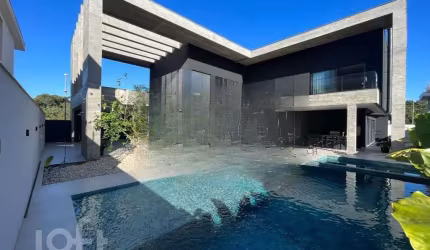Casa à venda em Jurere Oeste com 513 m², 5 quartos