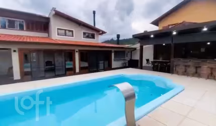 Casa à venda em Vargem Grande com 470 m², 6 quarto