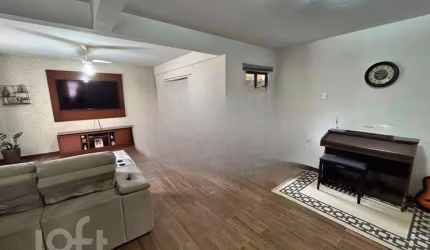 Casa à venda em Itacorubi com 396 m², 4 quartos, 1
