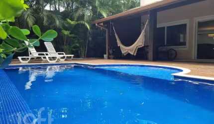 Casa à venda em Barra da Lagoa com 400 m², 6 quart