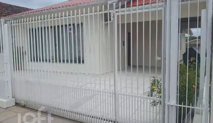 Casa à venda em Balneário com 164 m², 3 quartos, 1