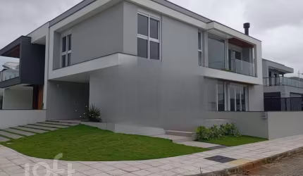 Casa à venda em Rio tavares central com 194 m², 3