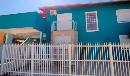 Casa de 3 dormitórios para locação no Campeche
