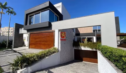 Casa à venda em Coqueiros com 900 m², 4 quartos, 4