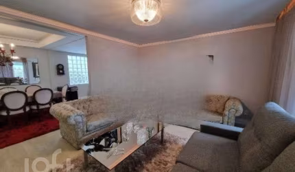 Casa à venda em Centro com 274 m², 3 quartos, 1 su