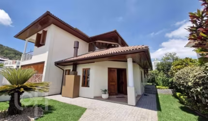 Casa à venda em Córrego Grande com 308 m², 4 quart