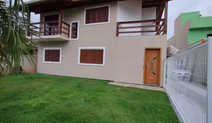 Casa de 3 dormitórios para locação no Campeche