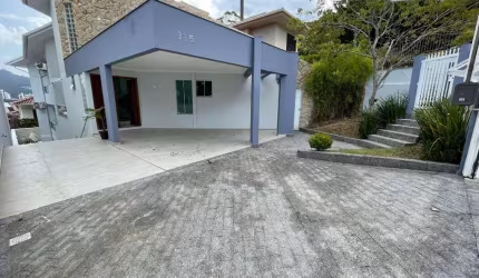 Casa de 5 dormitórios para locação no João Paulo