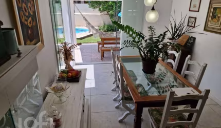 Casa à venda em Lagoa da Conceição com 230 m², 4 q