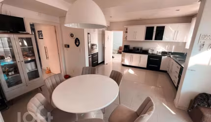 Casa à venda em Itaguaçu com 210 m², 3 quartos, 3