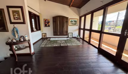 Casa à venda em Coqueiros com 180 m², 3 quartos, 1