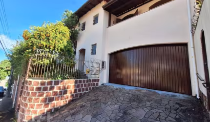 Casa à venda em Itaguaçu com 250 m², 3 quartos, 1