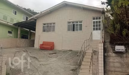 Casa à venda em Córrego Grande com 350 m², 7 quart