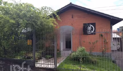 Casa à venda em Estreito com 150 m², 3 quartos, 3