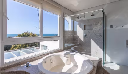 Casa em condomínio com 5 dorm. no Morro Das Pedras