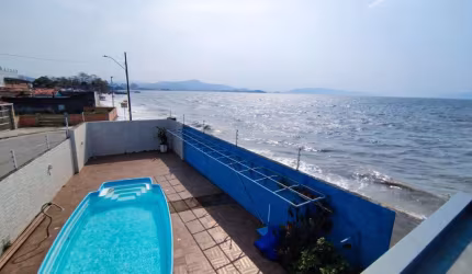 Casa Residencial de 4 dormitórios no Estreito