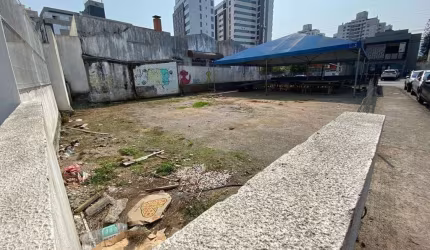 Terreno à venda na Trindade