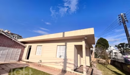 Casa à venda em Coqueiros com 140 m², 4 quartos, 1