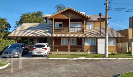 Casa à venda em Vargem Grande com 209 m², 3 quarto