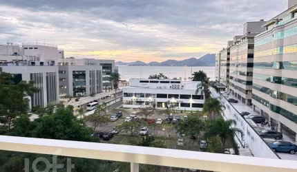 Apartamento à venda em Agronômica com 65 m², 3 qua