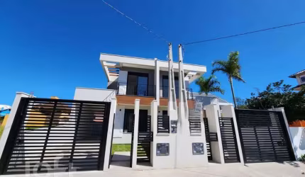 Casa à venda em Açores com 135 m², 3 quartos, 3 su