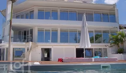 Casa à venda em Lagoa da Conceição com 870 m², 8 q