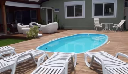 Casa à venda em Daniela com 190 m², 3 quartos, 2 s