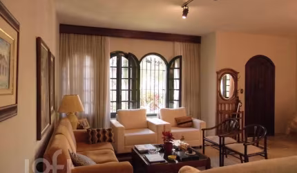 Casa à venda em Centro com 291 m², 4 quartos, 1 su