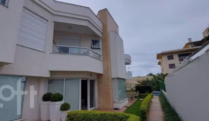 Casa à venda em Jurere Leste com 223 m², 3 quartos