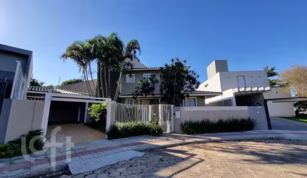 Casa à venda em Lagoa da Conceição com 327 m², 4 q