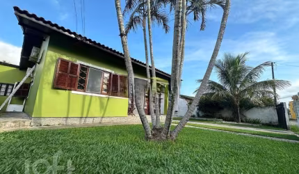 Casa à venda em Costeira do Pirajubaé com 280 m²,