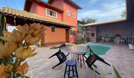 Casa à venda em Campeche Sul com 220 m², 7 quartos