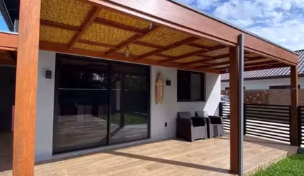 Casa de 3 dormitórios à venda na Barra da Lagoa