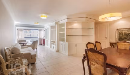 Apartamento à venda em Centro com 142 m², 4 quarto