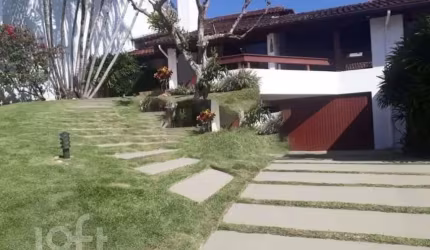 Casa à venda em Centro com 350 m², 3 quartos, 1 su