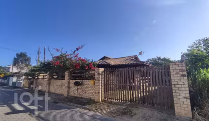 Casa à venda em Morro das Pedras com 200 m², 3 qua