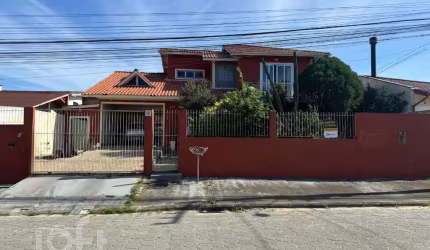 Casa à venda em Centro com 260 m², 3 quartos, 1 su