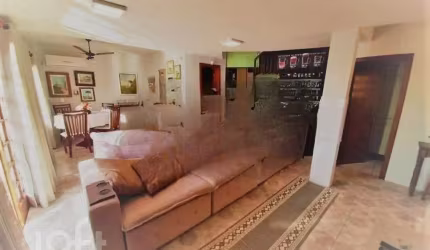 Casa à venda em Canto da Lagoa com 300 m², 2 quart