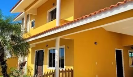 Casa à venda em Alto Ribeirão Leste com 228 m², 3