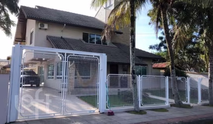 Casa à venda em Cachoeira do bom Jesus com 315 m²,