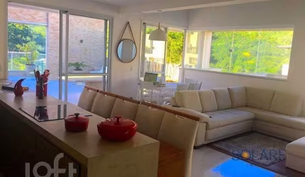 Apartamento à venda em Itacorubi com 147 m², 2 qua