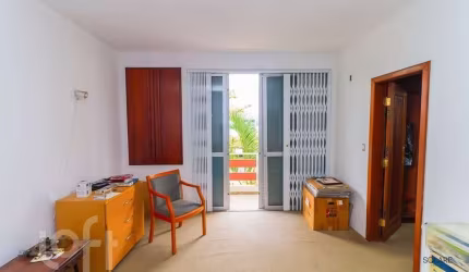 Apartamento à venda em Agronômica com 230 m², 4 qu