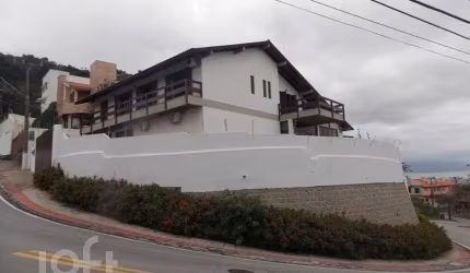 Casa à venda em Centro com 414 m², 3 quartos, 1 su